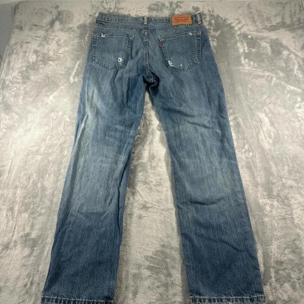 Levi blue‎ distressed straight leg jeans